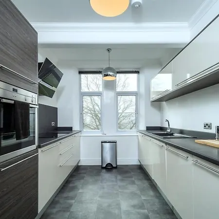 Apartamento Spacious 10 Mins Drive To Clifton